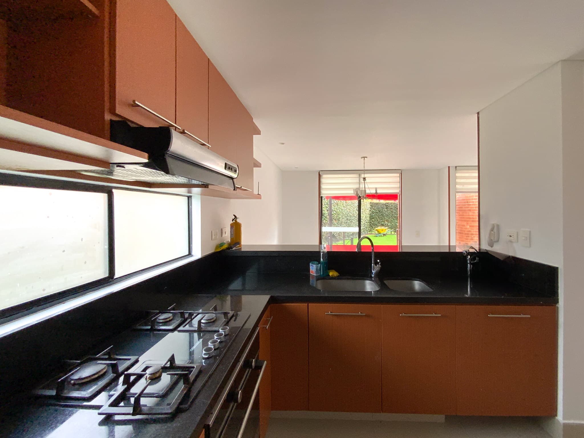 Cocina moderna con isla central